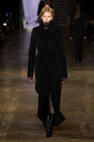 Look 3